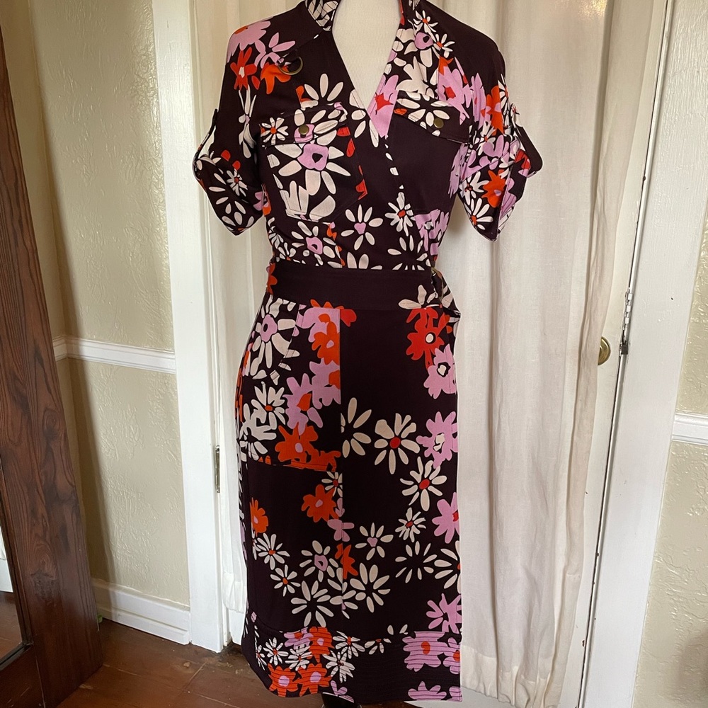Diane VonFurstenberg retro-style wrap dress size 4